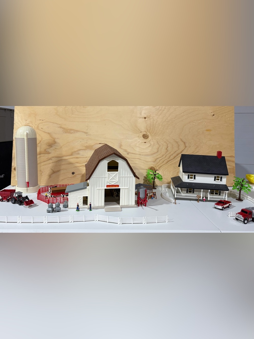 Vintage ERTL Farm Country Barn Silo & Farm House 1:64 Set